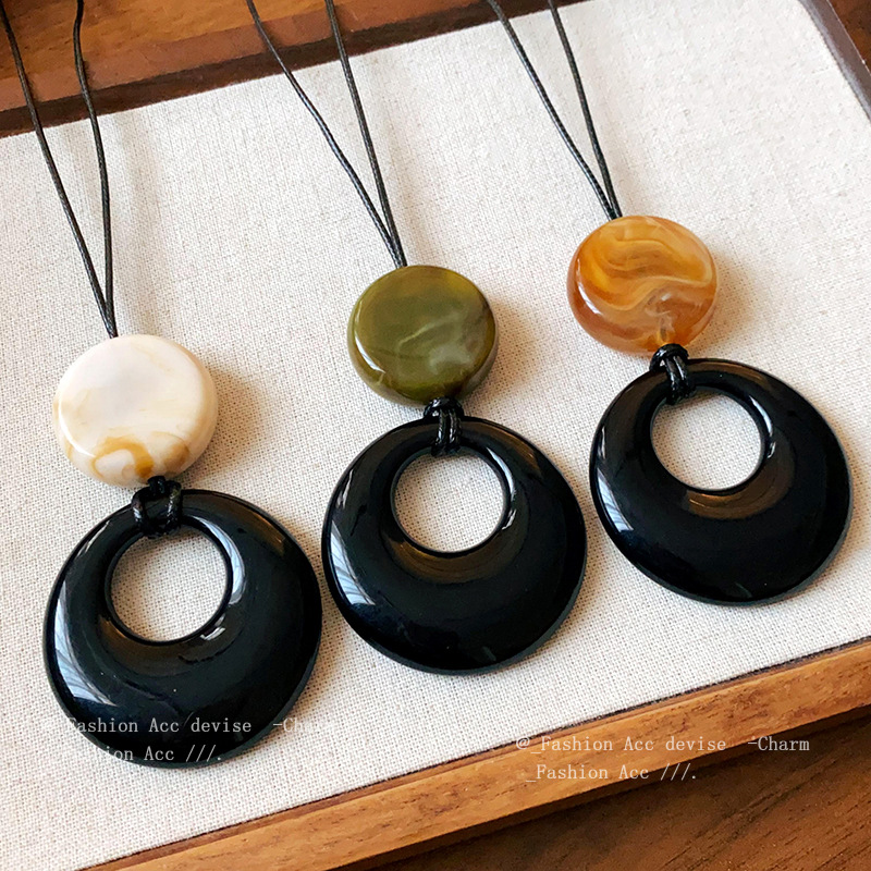 New Chinese-style Resin Ring Tether Necklace Simple High-end Sense Geometric Long Woolen Chain Retro Elegant Necklace for Women