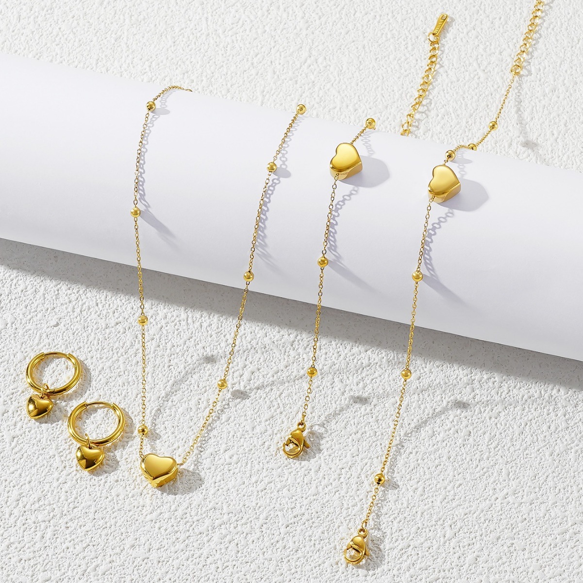 Cross-border simple love titanium steel necklace female niche ins style 18K gold non-fading clavicle necklace pendant
