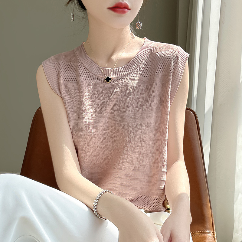 Spring/Summer 2024 New Quzhu Ice Silk Round Neck Sleeveless Sweater Women's Loose Solid Color Base Shirt Thin Outer Wear