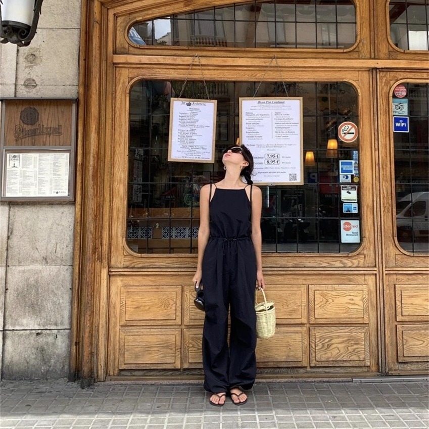 Now South Korea Dongdaemun designer L * E Feve with vest conjoined lace-up loose casual pants in two colors