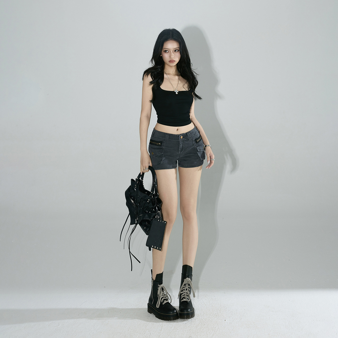 American-Style Spicy Girl Workwear Denim Shorts for Women, 2026 Summer New Low-Waist Elastic Slim-Fit Hip-Hugging Hot Pants