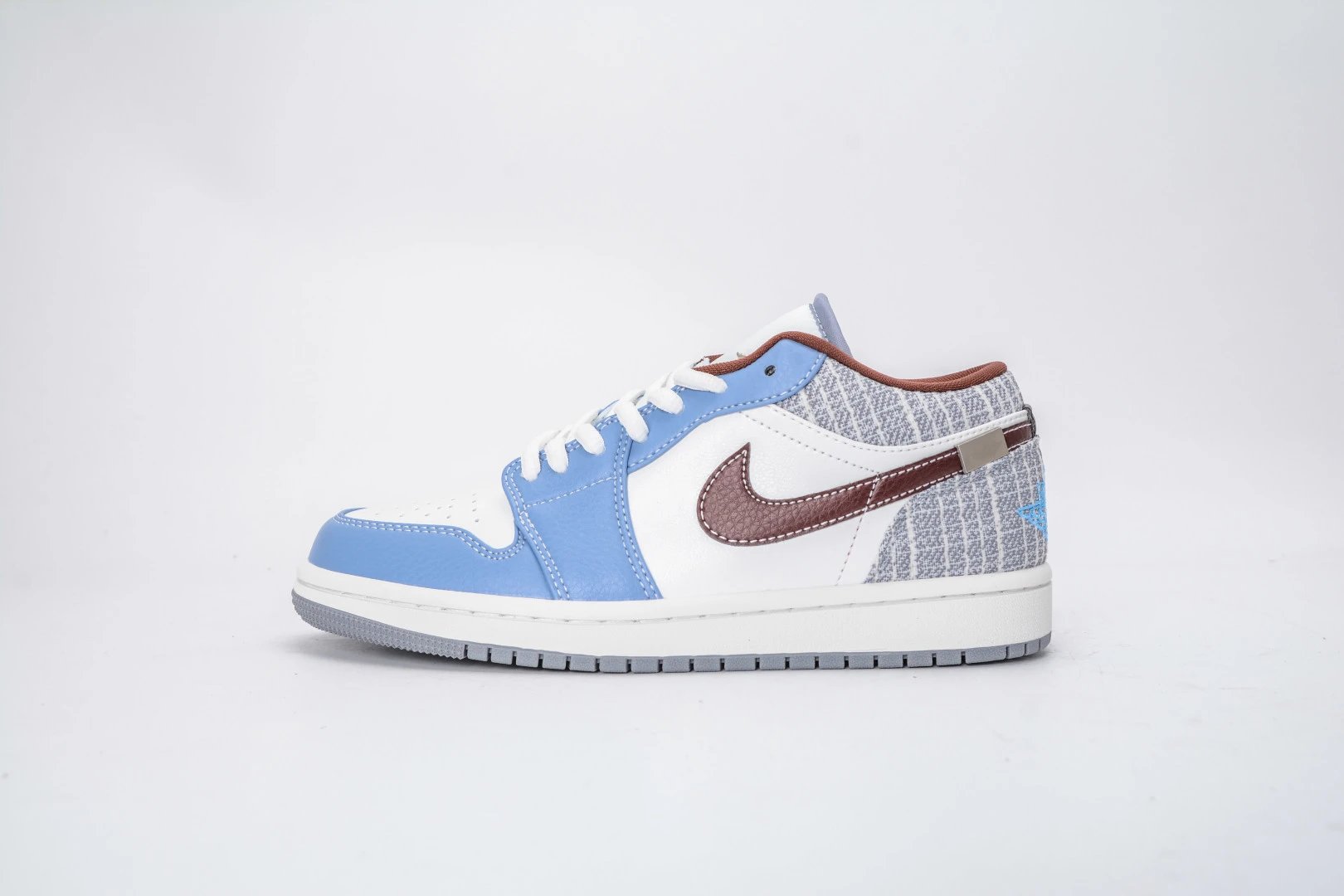 W388300 [Original Company Air Jordan 1 Low Small Fragrant White Blue Brown AJ1 Low-top Casual Board Shoes] Synchronize Official Color Matching Market Only Exclusive Head Layer Leather to Create Original Shoes Original File Development Original Leather Original File Punched Shoe Head Correctly Full Rubber Shoes...