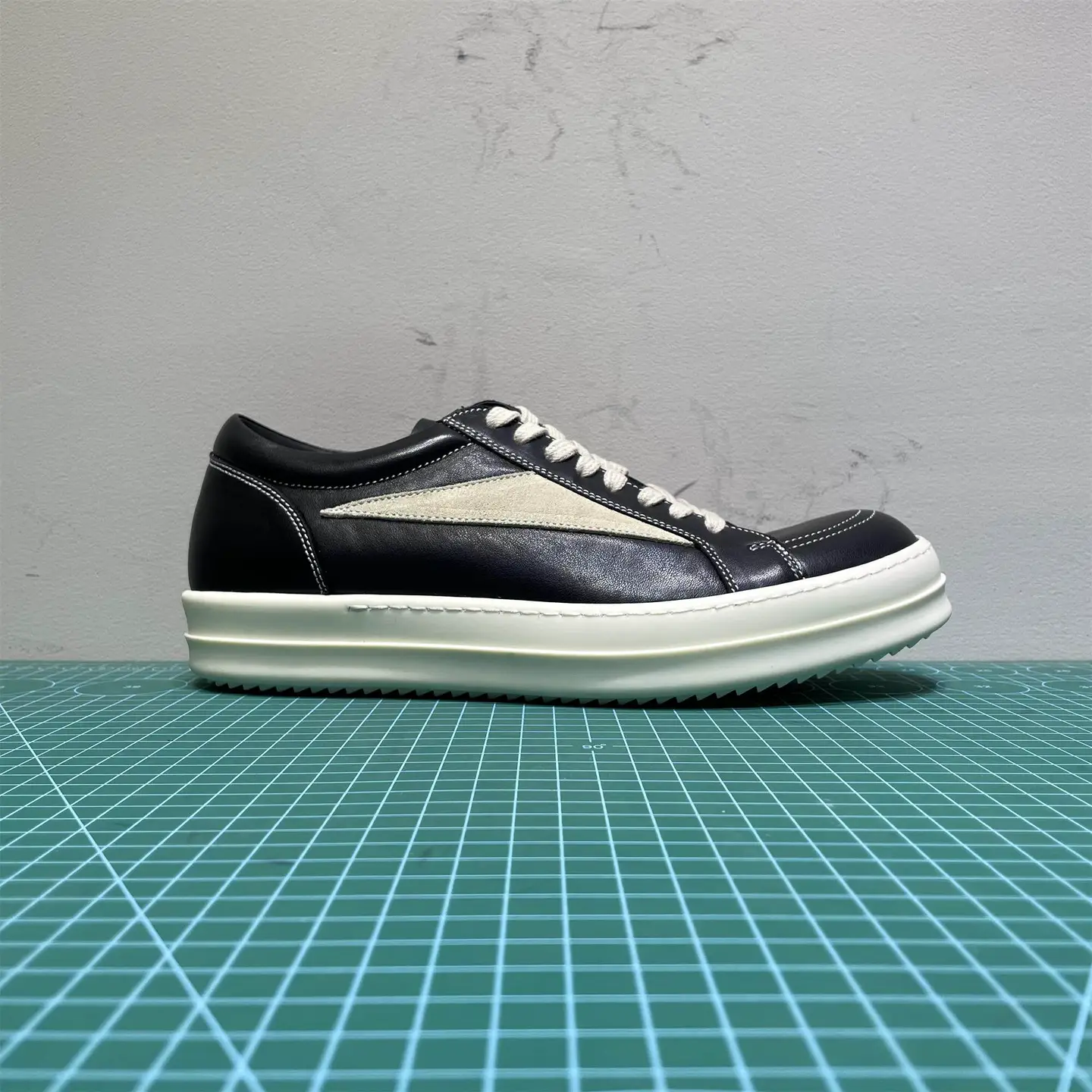 【Nine Elders】Ro72-1 Men's Classic Low-Top Casual Shoes in Black Matte and Gray Matte Leather