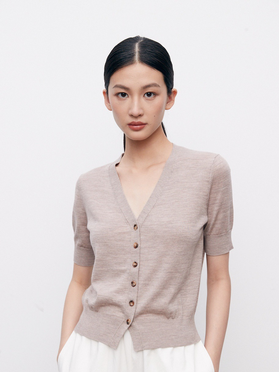 Warren Hailong |   Lex Fashionable Urban Skin-Friendly Versatile Simple Casual Wool V-Neck Short-Sleeve Knit Cardigan for Women