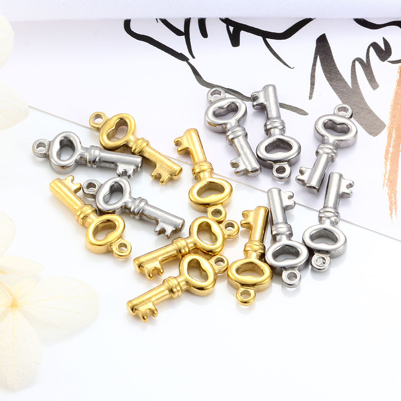 Titanium steel small key pendant vacuum furnace gold plated diy necklace bracelet fashion small pendant titanium steel accessories