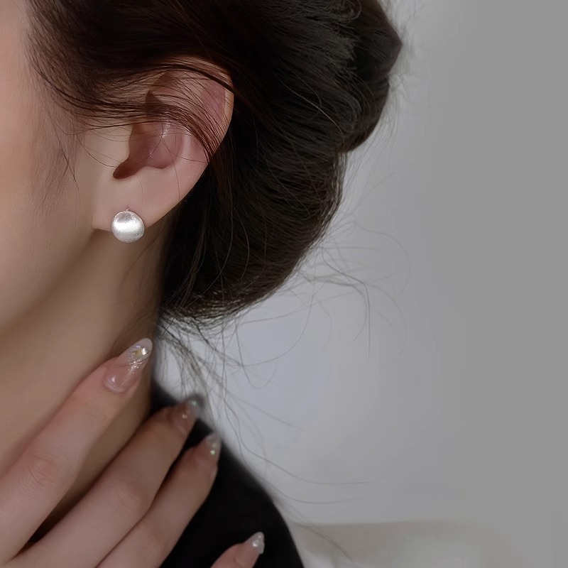Exquisite Round Ball Brushed Earrings for Women, Simple and Unique Geometric Earrings with a High-End Feel, New Commuter Ear Accessories