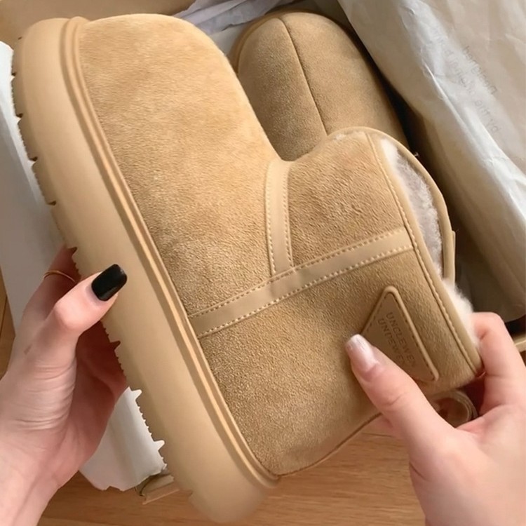Korean-Style Kapibara Big-Headed Quirky Snow Boots for Women, Casual Winter Thick-Soled Height-Increasing Fleece-Lined Warm Cotton Short Boots