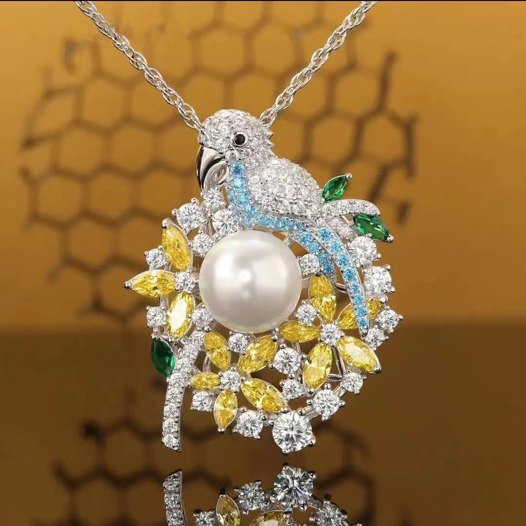 Cross-border New Forest Series Xuan Feng Parrot Necklace Female Heavy Industry Design Brilliant Yellow Diamond Pearl Bird Pendant