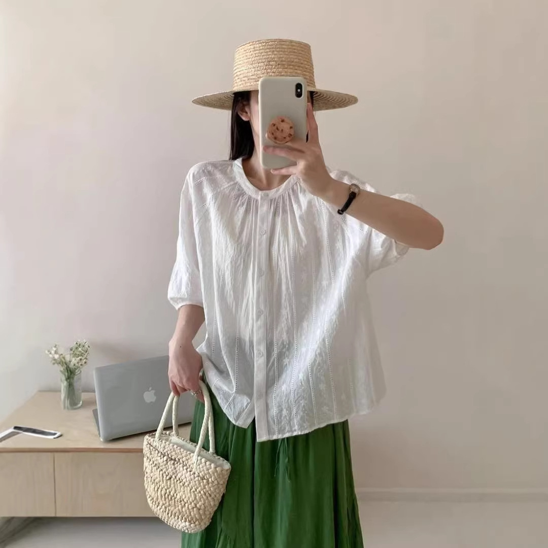 French-Style High-End Embroidered Short-Sleeve Shirt for Women, Summer 2026 New Model, Loose Fit, Slimming, Elegant Blouse