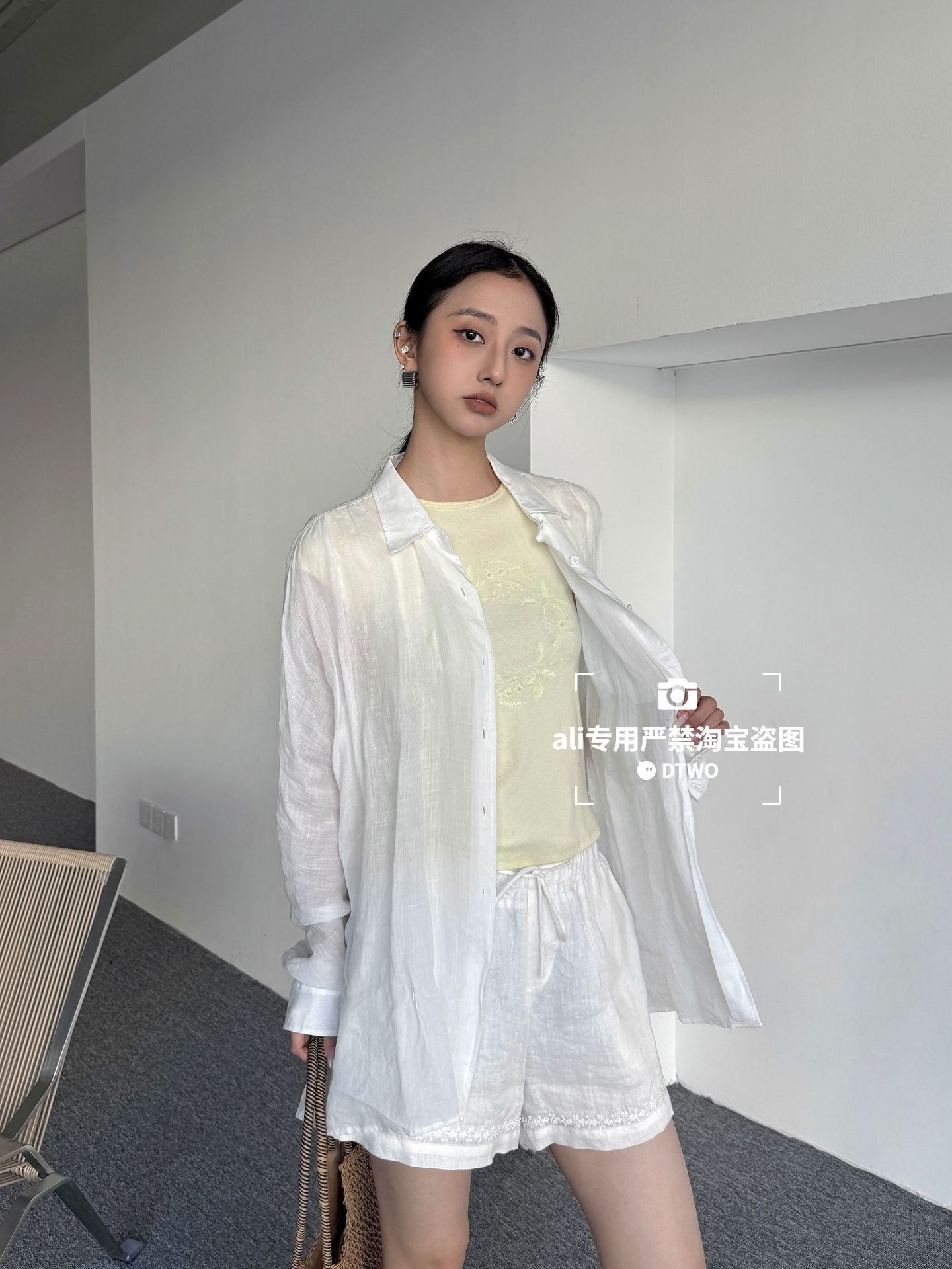 Dtwo Spring/Summer New Original Design Thirteen Lines Women's Clothing Wholesale Simple Solid Color Thin Sun Protection Shirt