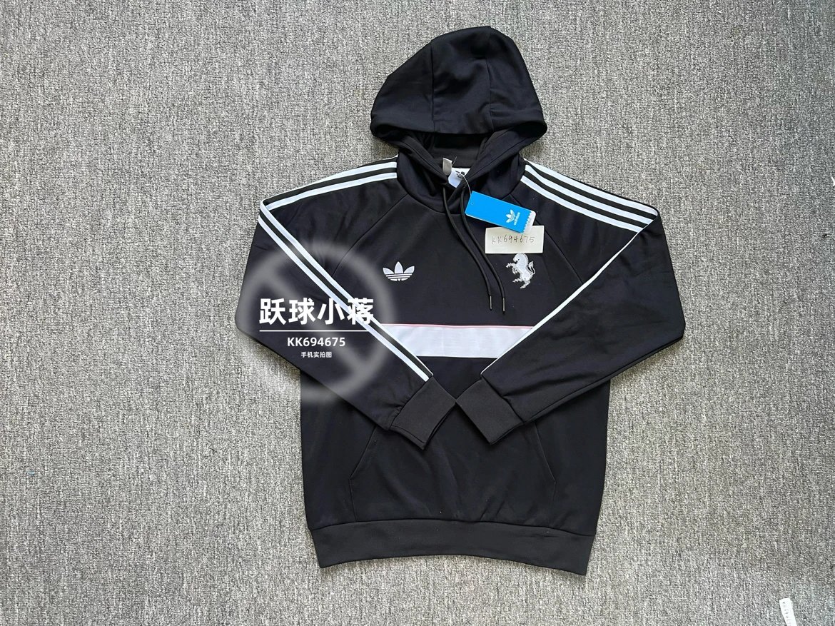 Brand-new with tags, Juventus black hooded striped soft, skin-friendly, warm long-sleeve sweatshirt for men, sizes S, M, L, XL, 2XL.