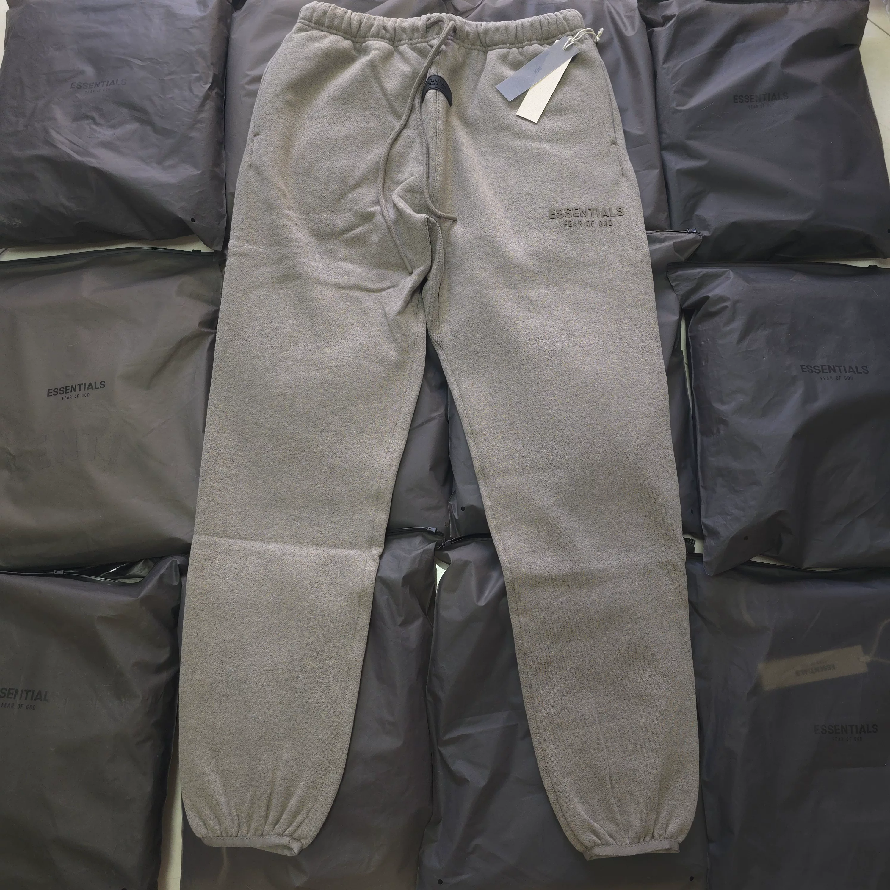 Spot SS24 FOG ESSENTIALS three-dimensional glue label letters tied feet trousers loose trendy sports sweatpants