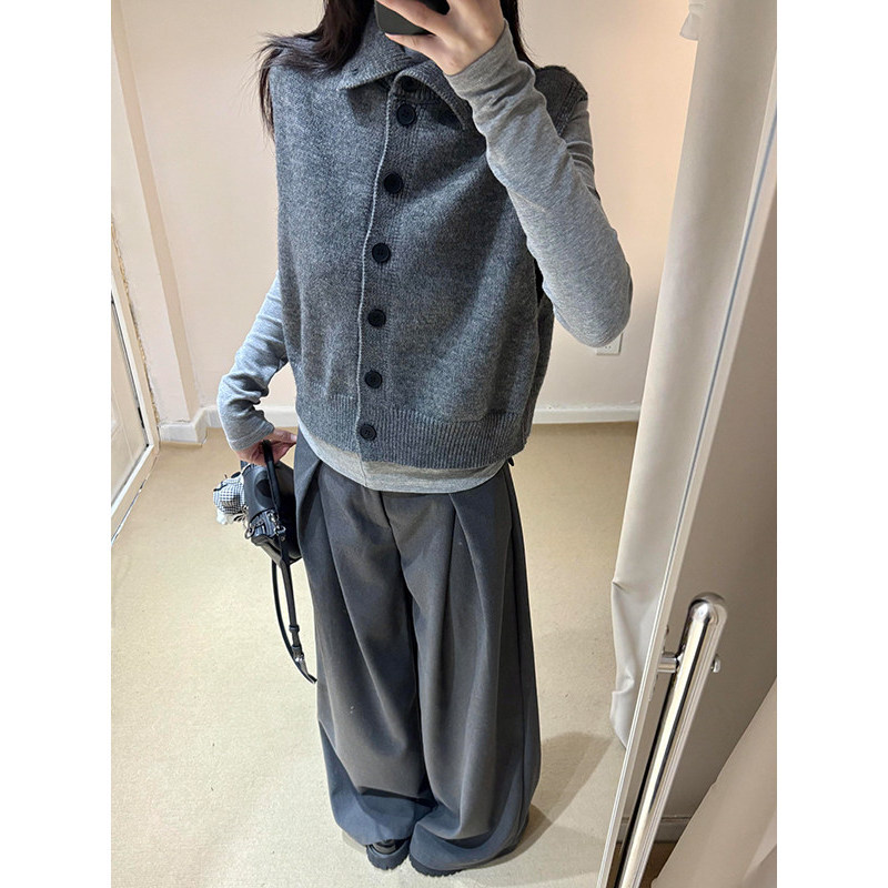 Fashionable and High-End Twist-Pattern Sleeveless Top for Spring, Autumn, and Winter, Layered with a High-Neck Knitted Sweater for Women