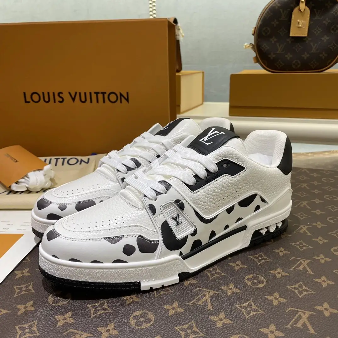 Trainer 最新款运动鞋 Whatsapp : +86 134 3563 7886