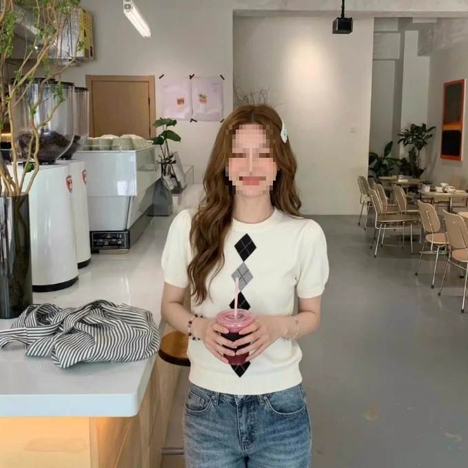 Korean Retro Patchwork Plaid Short-Sleeved Knitwear for Women in Summer, Slim-Fitting and Stylish Design, Versatile Casual Top, Trendy