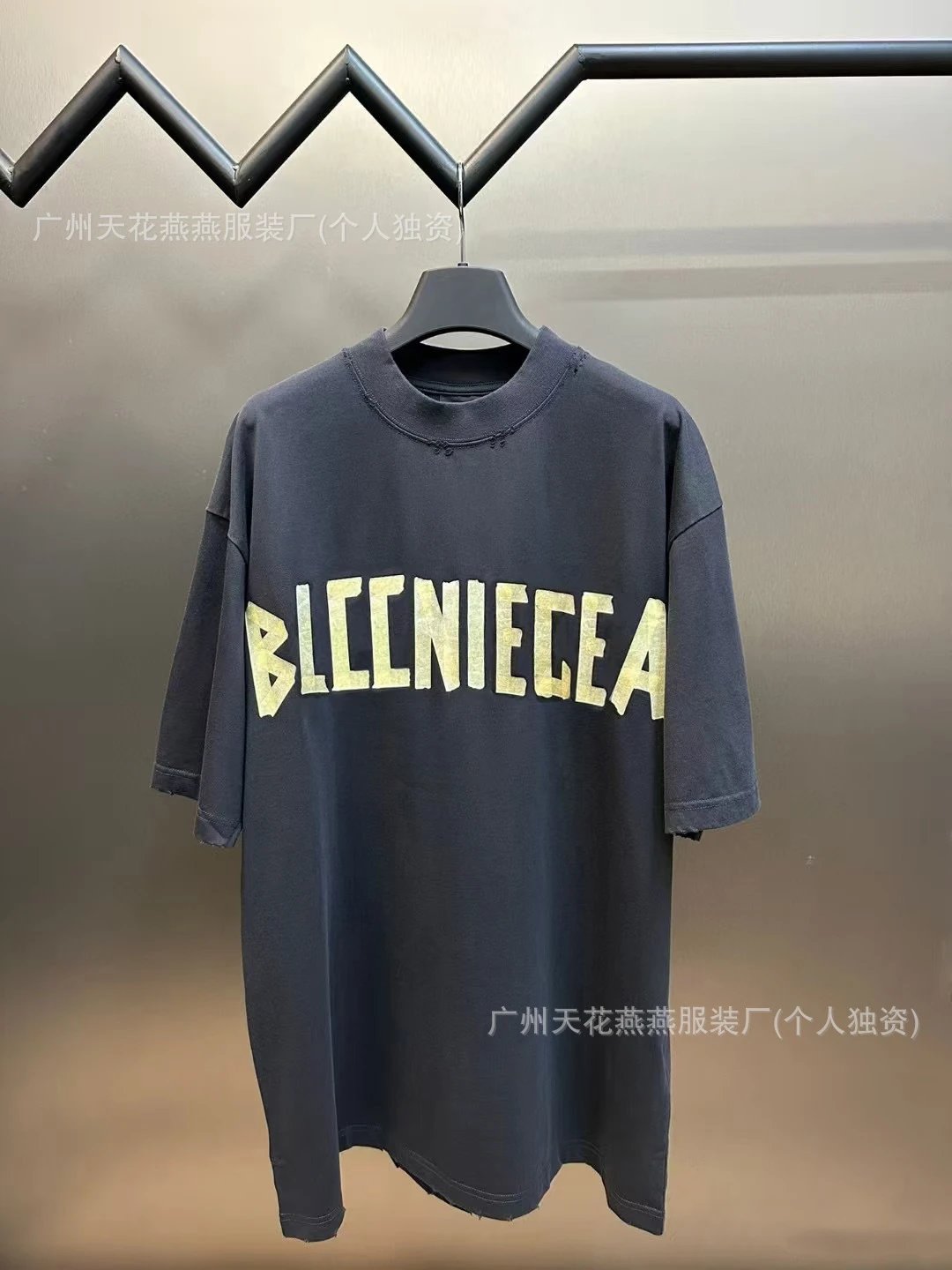 巴黎男士t恤胶带拉浆刺绣水洗磨烂做旧正确版B家短袖T恤男女同款
