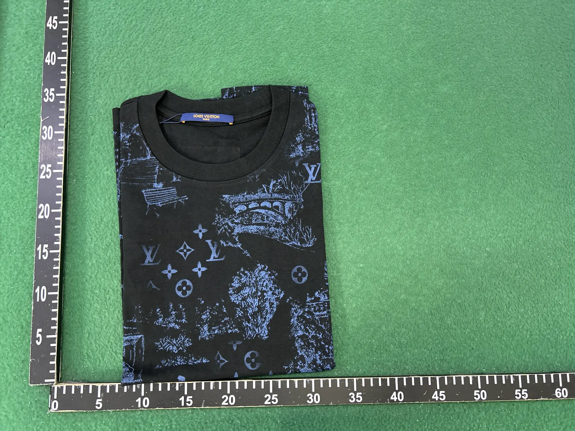 Louis Vuitton Monogram Print T-Shirt Black