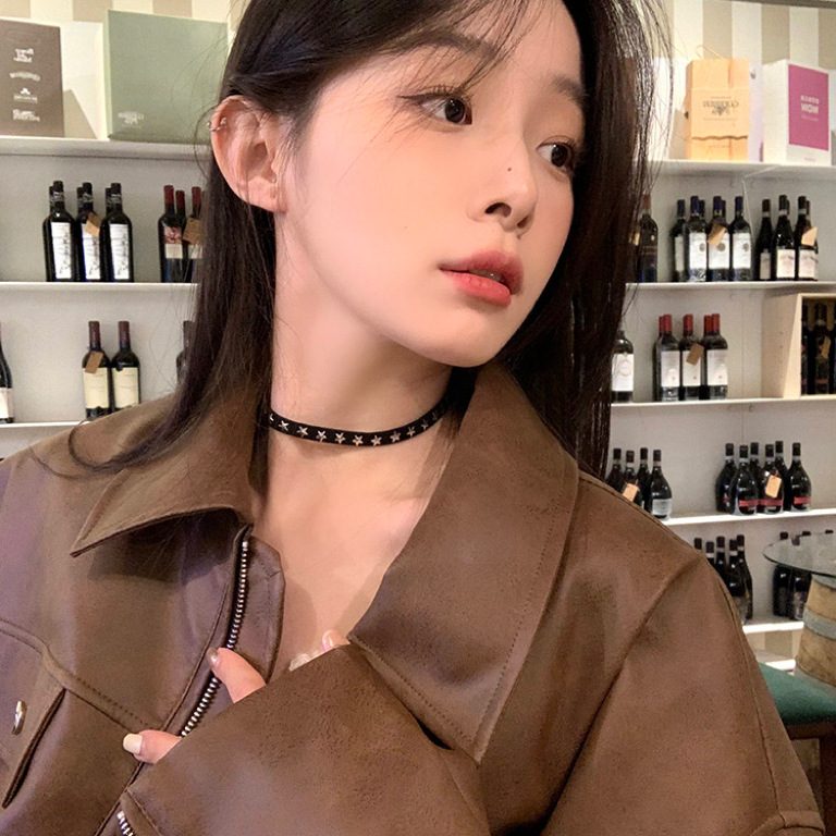 Gothic hot girl five-pointed star choker collar European and American retro niche high-grade titanium steel necklace female clavicle chain