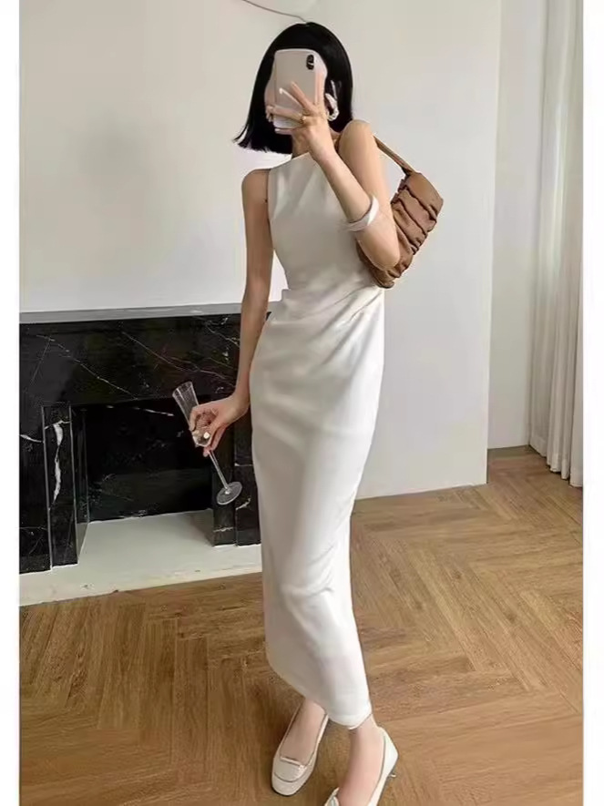 2025 Summer Thickened Stylish High-End Slit Spaghetti Strap Dress for Women, Pleated Simple Design, Slimming and Elegant Long Dress