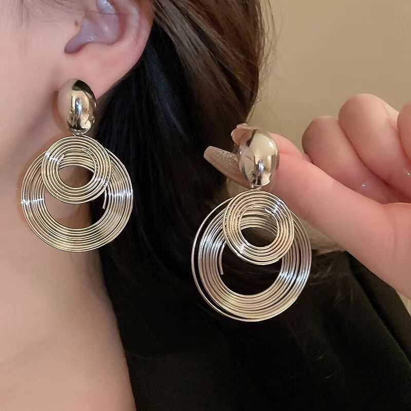 2025 New European and American Metal Round Earrings Wholesale Niche Design Unique Earrings High-End Elegant Earrings for Women