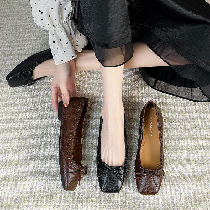 W122-2 French-Style Gentle Ballet Flats for Women, Paired with Skirts, 2026 New Spring and Autumn Flat Slip-On Shoes