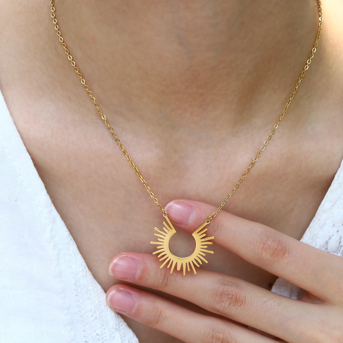 European and American Minimalist Style Semicircular Sun Ray Necklace 18K Stainless Steel Women's Necklace Cross-Border Popular Jewelry Supply Source