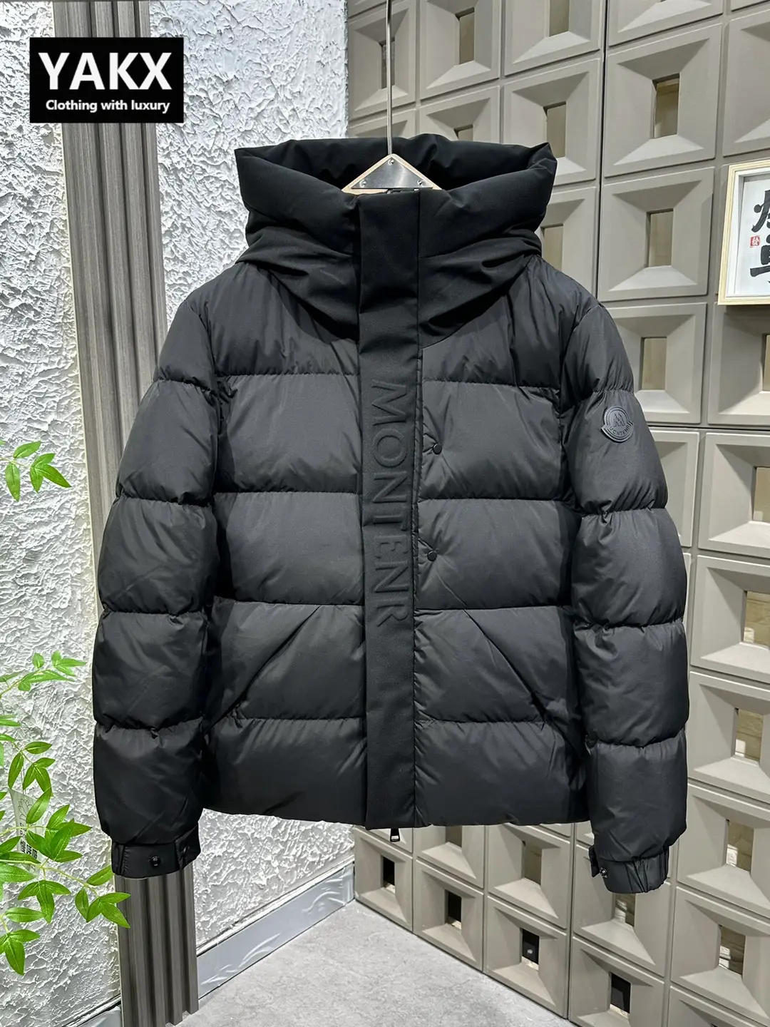 High end Black Warrior Down Jacket Men's Winter 2025 New Style Hooded Thickened High Neck Loose Bread Jacket Men's Style
