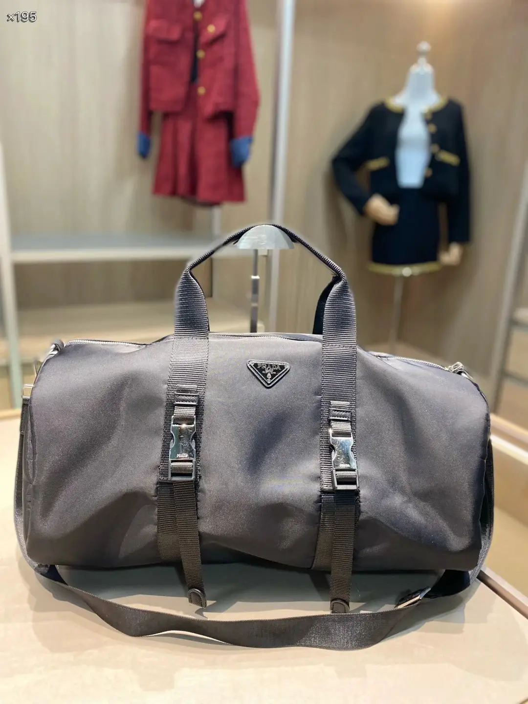 2393 普啦达斜挎包