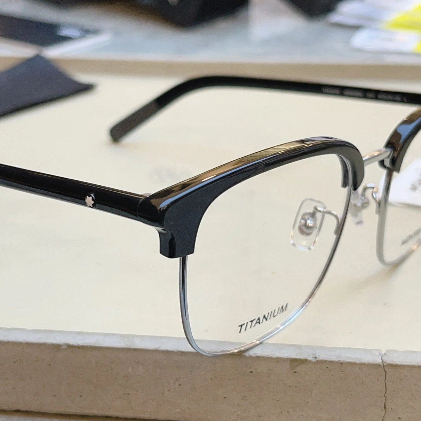 The latest official website synchronous MB0488SA imported plate frame high-end glasses myopia frame size:55-20-145 suitable for both men and women! Optical myopia eyeglass frames, business-style glasses, retro half-frame design, new trendy style for men and women.