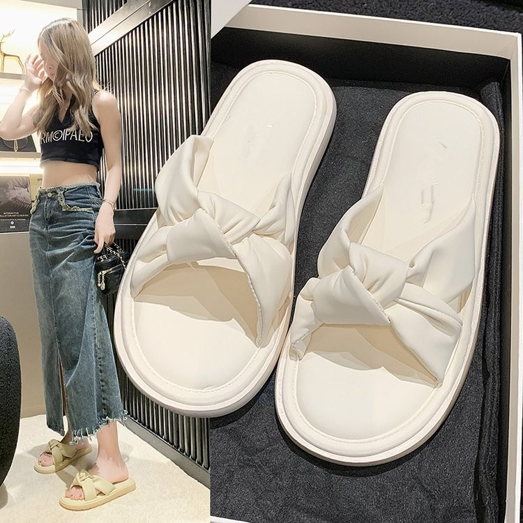 Soft-Soled Slippers for Women That Feel Like Stepping on Poop, Suitable for Summer Outdoor Wear, 2026 New Model, Non-Slip, Versatile for Bathing, Casual, Lightweight, and Cool Slippers
