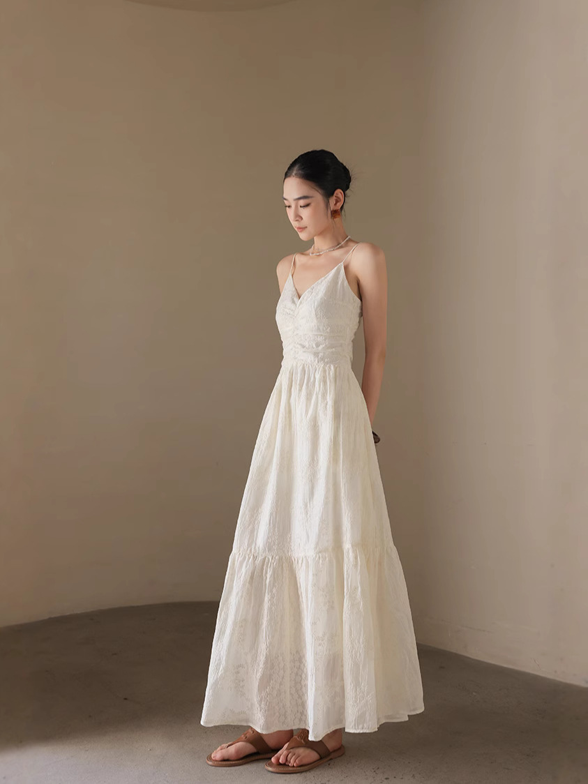 White High-End Dress for Women, 2026 Summer New Style, V-Neck, Waist-Cinching, Slimming A-Line Strap Dress, Long Dress for Women