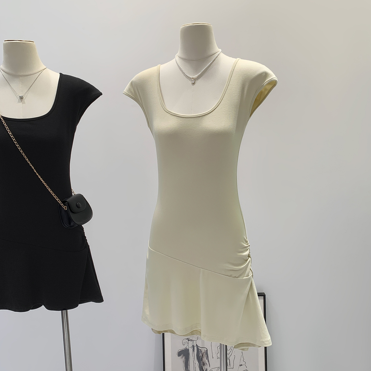 French-Style Chic Pink U-Neck Dress for Women, Summer 2026 New Model, Waist-Cinching Pure Desire Short Dress
