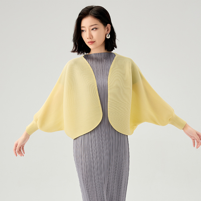 Pleated Short Jacket 2025 Summer High-End Bat Sleeve Loose Elegant Stylish Simple Pure Color Versatile Cardigan for Women