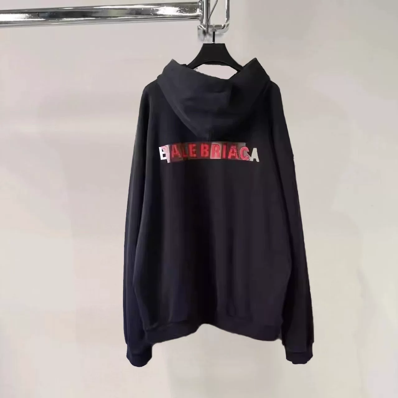 Top of the line version! Parisian style 25fw pressure tape embroidered letters made of pure cotton, loose and versatile, hooded, long sleeved, thick cotton, men's T-shirt