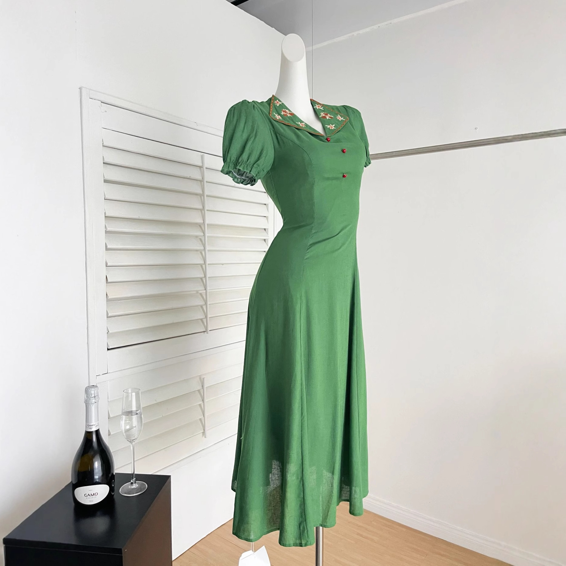 French Retro Style Embroidered Dress Women's Summer and Autumn New Commuter Waist Slimming Short-Sleeved Long Skirt