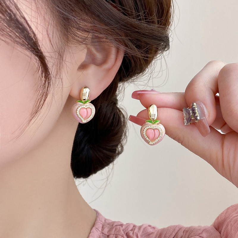 Super Fairy Pink Heart-Shaped Peach Earrings with a High-End Feel, New Style, Versatile, Gentle, Delicate, and Sweet Ear Accessories