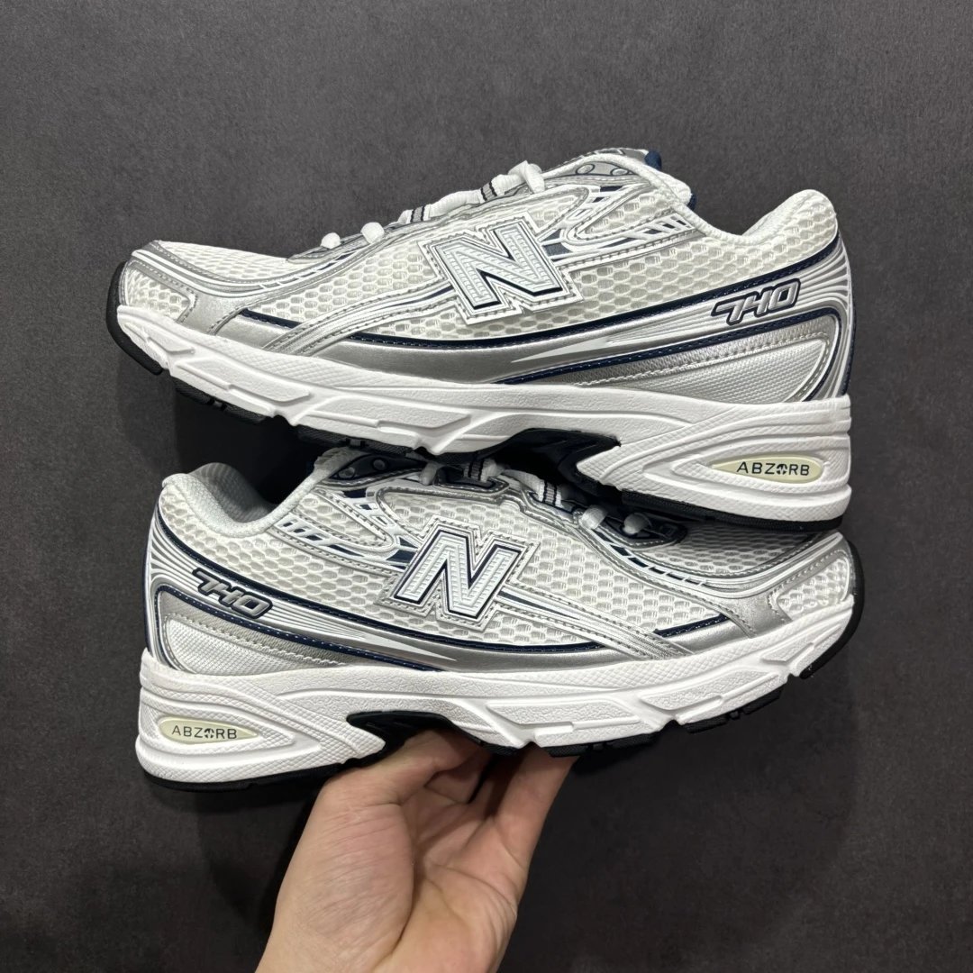 New Balance 5740