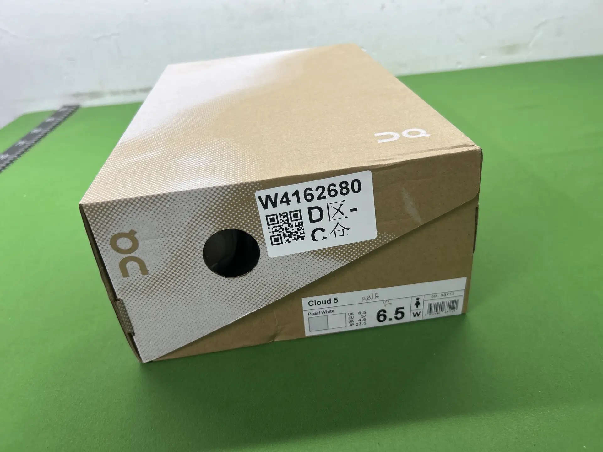 On Cloud 5 Pear/White