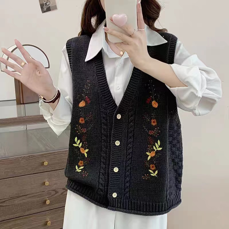 2026 Spring and Autumn New Retro Art Style Trendy Women's V-Neck Embroidered Knitted Cardigan Vest