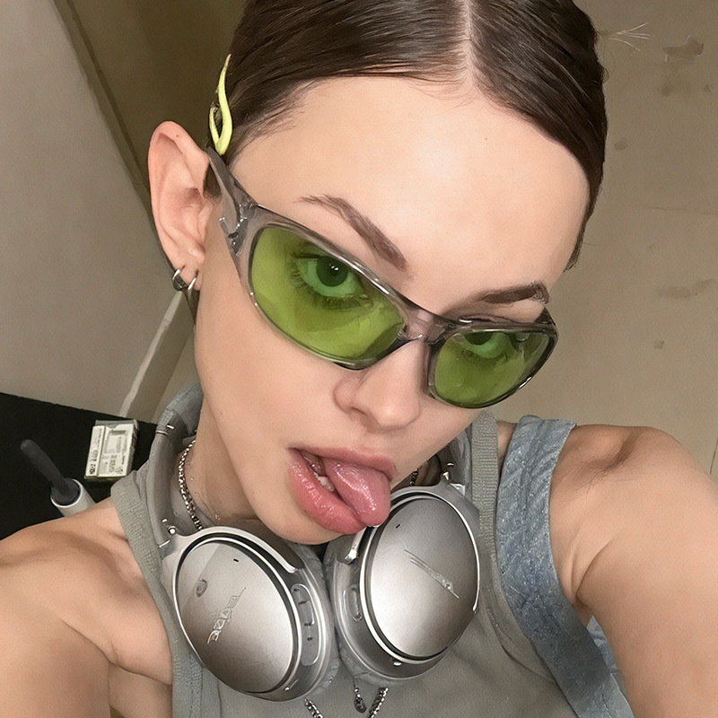 Millennial Green Punk Sunglasses Y2K Korean Version Internet Celebrity Street Style Versatile Sunglasses for Women Ins Hot Girl European and American Sunglasses Trend