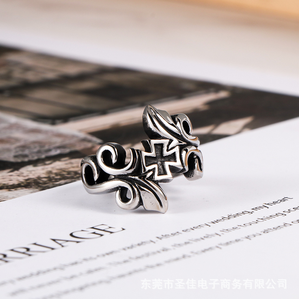 Retro ring fashion exquisite flower rattan casting titanium steel ring tide men's ring a generation of SA911