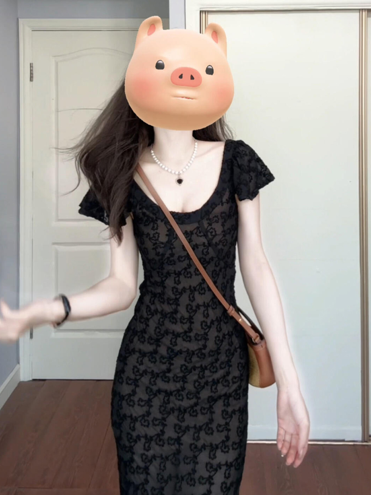 French-Style Elegant Black Dress with Small Flutter Sleeves for Women, Summer 2026 New Model, Slim Fit, Waist-Cinching, Bodycon Long Dress, Versatile