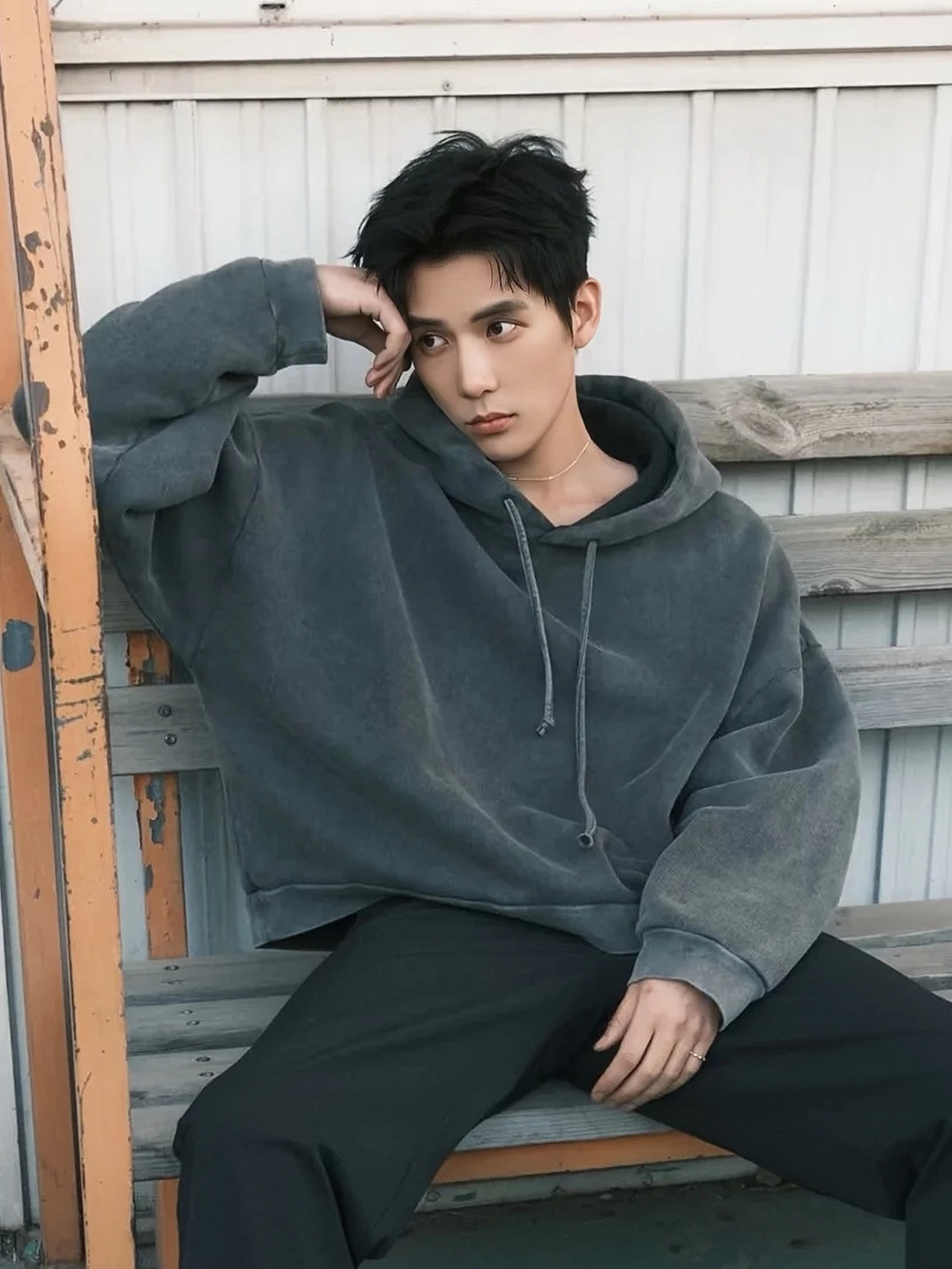 Wang Anyu's Same Style Retro Washed and Distressed Small Logo Hoodie for Men and Women, Loose Casual Solid Color Short Sweatshirt