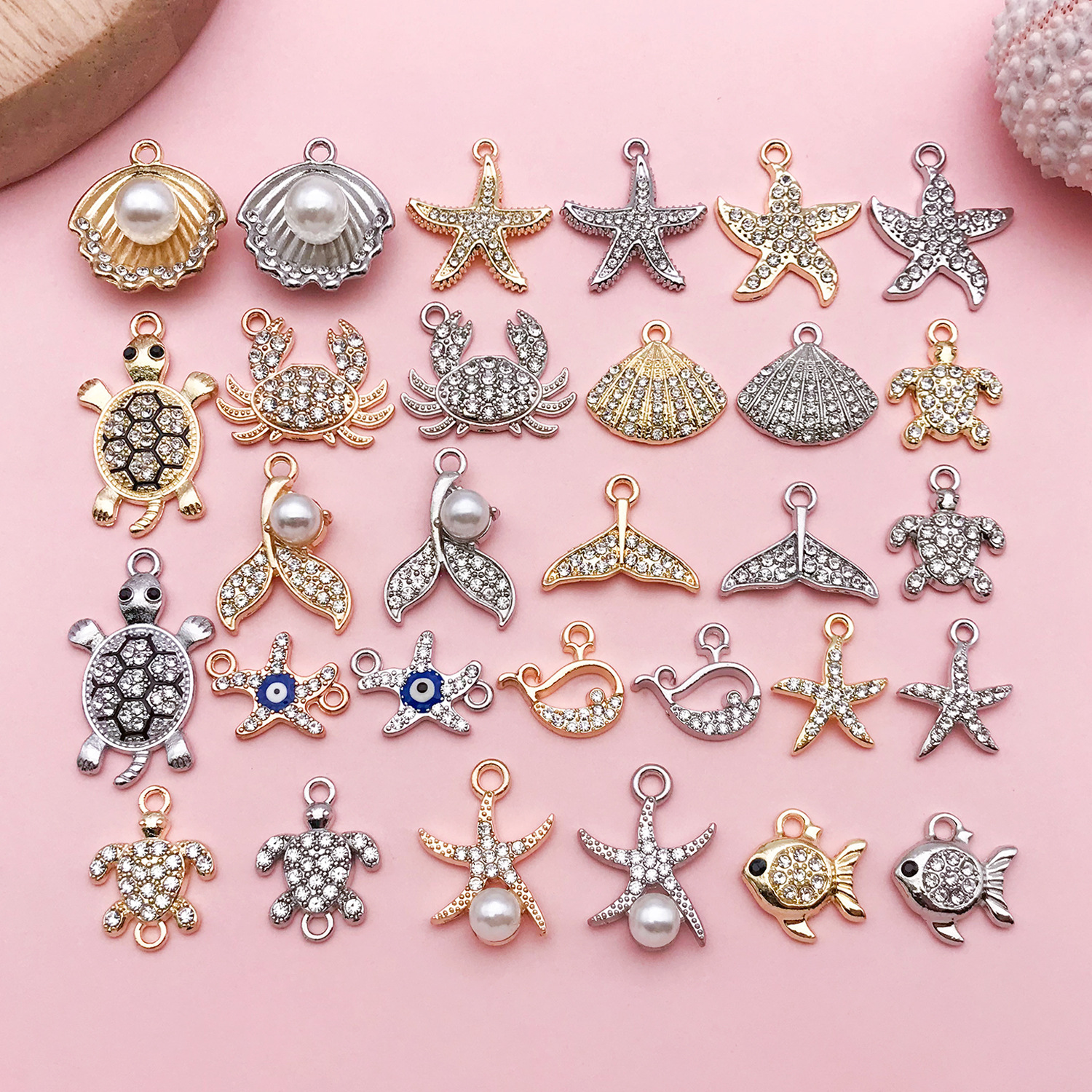 Fashionable and Luxurious Zinc Alloy Pendant with Rhinestones in the Shape of Ocean Shells, Starfish, Dolphins, and Turtles for DIY Necklace Accessories