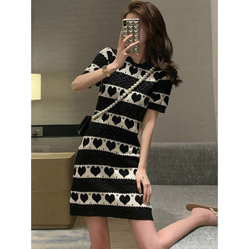 European Station 2023 New French Style Stylish Little Black Dress Hong Kong Style Retro Design High-end Knitted Dress for Women in Summer