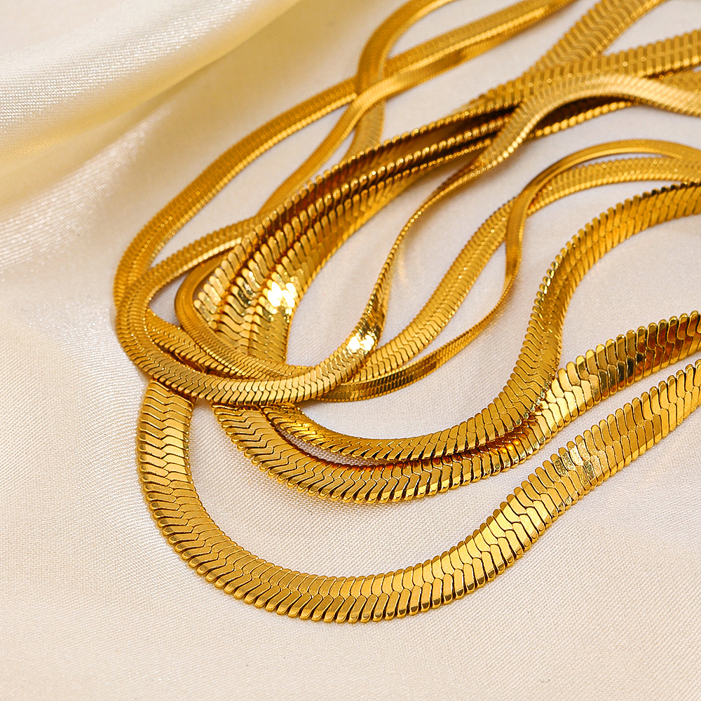 Stainless steel snake bone chain European and American fashion popular simple design 18K gold plated titanium steel necklace elegant all-match necklace