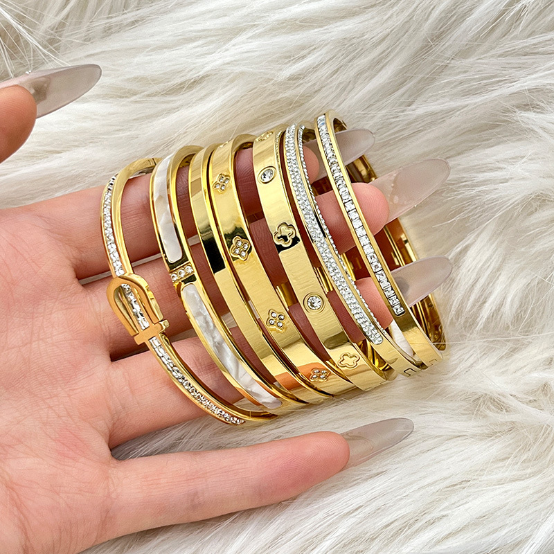 Titanium Steel Bracelet, Gold Color, High-End Version, Elegant Zircon Bracelet for Women, Light Luxury, Fashionable, Elegant, Non-Fading, Simple Bracelet QC-foto från 1688 på Qualit.ly