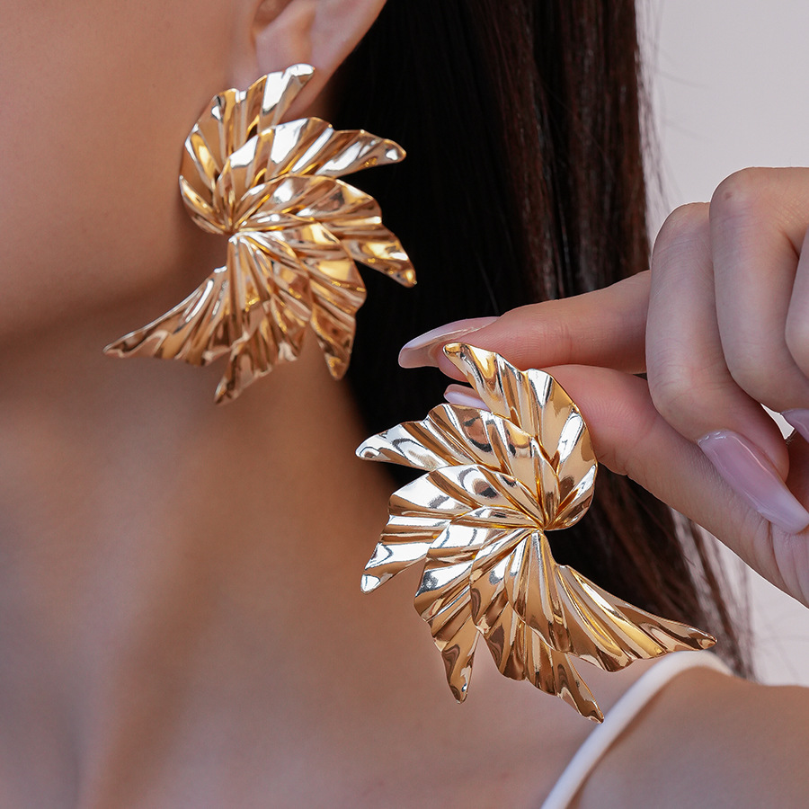 European and American Style Glossy Pleated Metal Spiral Leaf Steel Needle Earrings, Unique and Exaggerated, Niche High-End Earrings for Women