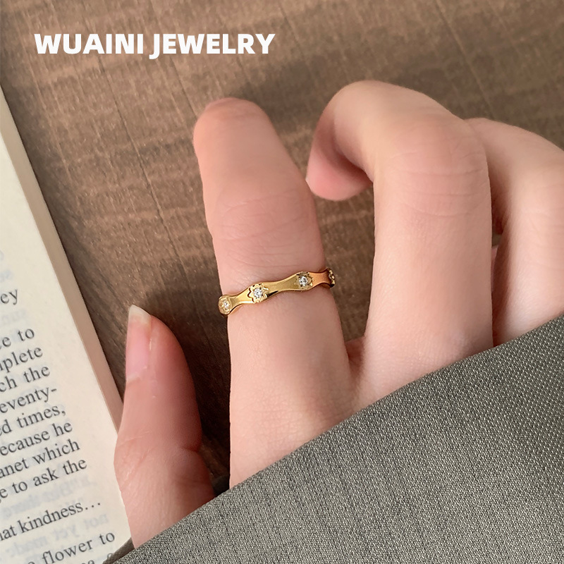 Cross-border explosions geometric corrugated diamond eight mans star ring titanium steel electroplating 18K gold exquisite high sense ring ins