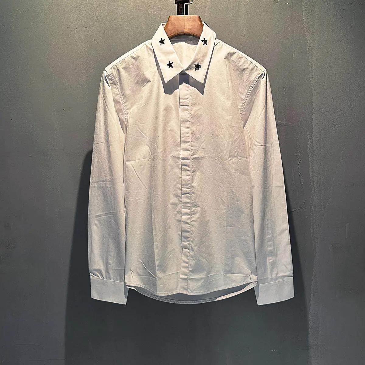 European and American luxury fashion brand embroidered five pointed star print slim fit long sleeved shirt for men, business casual cotton men's shirt